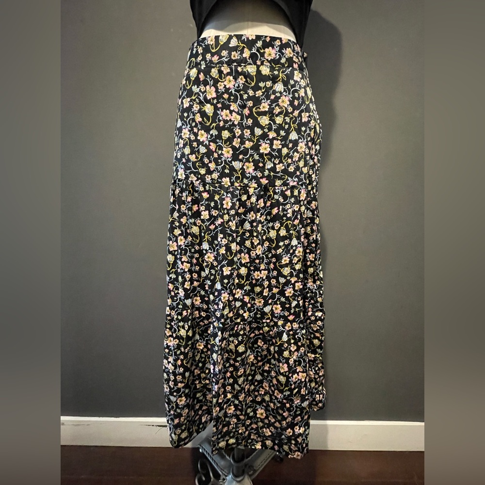 Who What Wear -Maxi Floral Skirt with pockets - Picture 2 of 2